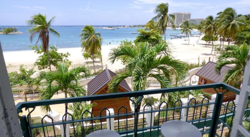 Sandcastles Beach Studios Ocho Rios Exterior photo