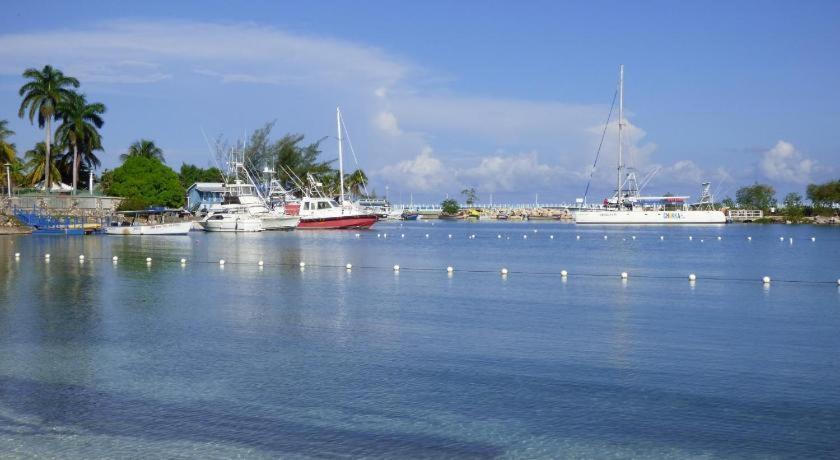 Sandcastles Beach Studios Ocho Rios Exterior photo